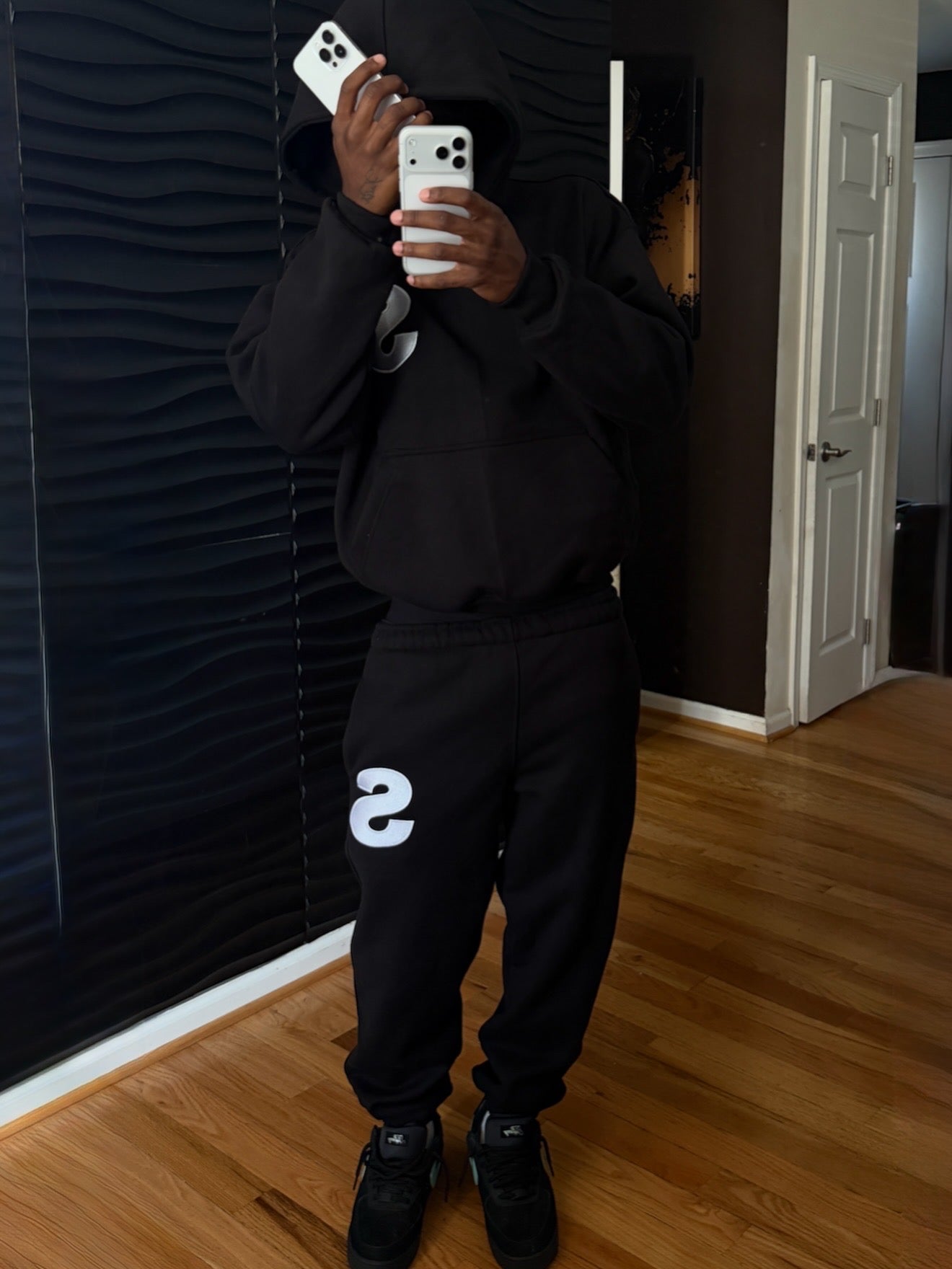 Black essential Sweats